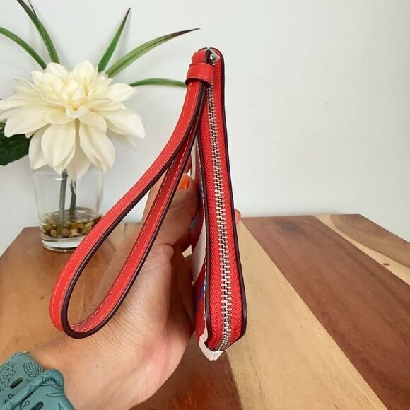 NWT‎ Coach Corner Zip Wristlet With Stripe Print - Picture 5 of 7